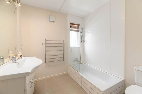 Photo of property in 6 Anchor Place, Beach Haven, Auckland, 0626