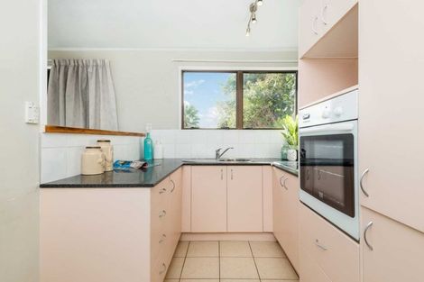 Photo of property in 12 Halloran Place, Massey, Auckland, 0614