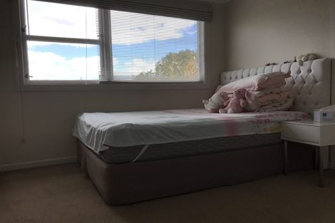 Photo of property in 59 Ravenwood Drive, Forrest Hill, Auckland, 0620