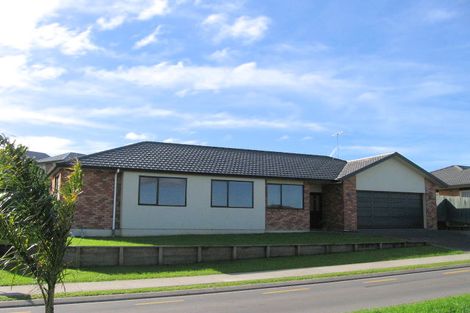 Photo of property in 28 Tauranga Place, Orewa, 0931