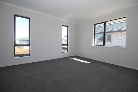 Photo of property in 21 Kaurinui Crescent, One Tree Point, 0118