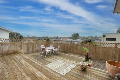 Photo of property in 2 Holden Avenue, Forest Lake, Hamilton, 3200