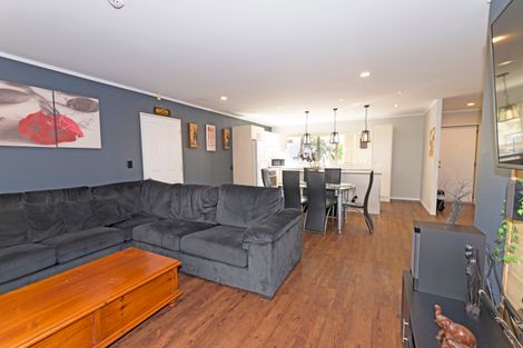 Photo of property in 3 Neta Grove, Henderson, Auckland, 0612