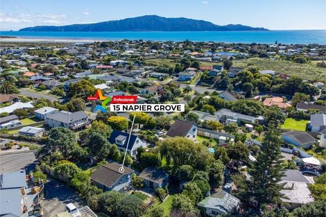 Photo of property in 15 Napier Grove, Waikanae Beach, Waikanae, 5036