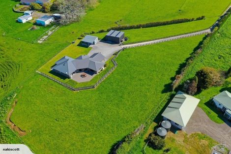 Photo of property in 563 Richmond Road, Lepperton, New Plymouth, 4373