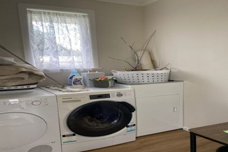 Photo of property in 37 Harrington Road, Henderson, Auckland, 0610