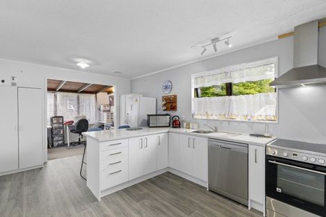 Photo of property in 112 Norana Road, Timberlea, Upper Hutt, 5018