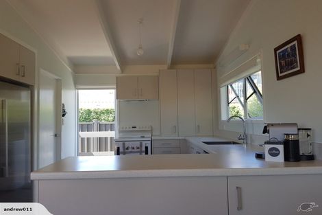 Photo of property in 2 Taihiki Road, Clarks Beach, 2122