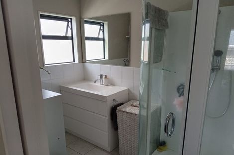 Photo of property in 2 Preston Avenue, Henderson, Auckland, 0610