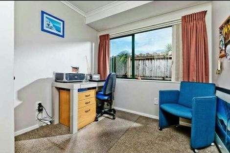 Photo of property in 15 Vanderbilt Parade, Albany, Auckland, 0632