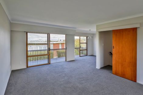 Photo of property in 1/27 Rangitoto Terrace, Milford, Auckland, 0620