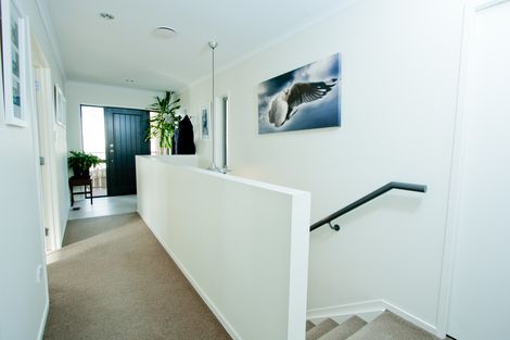 Photo of property in 118a Sunset Road, Unsworth Heights, Auckland, 0632