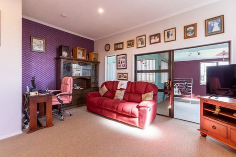 Photo of property in 43 Alma Street, Dannevirke, 4930