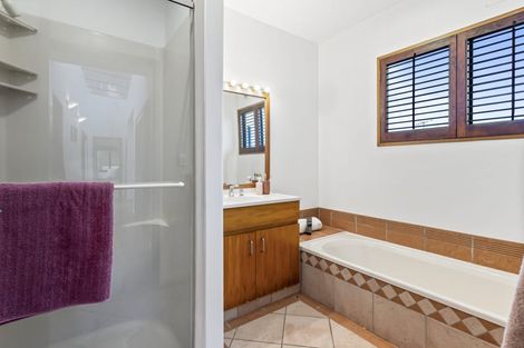 Photo of property in 1/52 Masterton Road, Rothesay Bay, Auckland, 0630