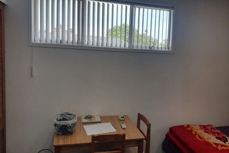 Photo of property in 2 Chisholm Place, Mangere East, Auckland, 2024