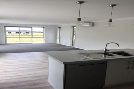 Photo of property in 22 Lakeside Terrace, Omokoroa, 3114