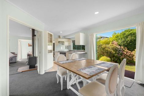 Photo of property in 6 Pararewa Drive, Whalers Gate, New Plymouth, 4310