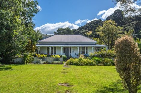 Photo of property in 5849 Christchurch Akaroa Road, Duvauchelle, Akaroa, 7582