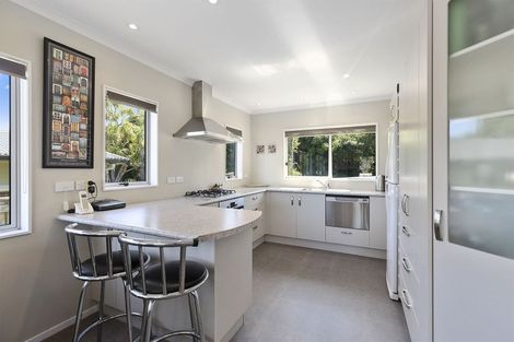 Photo of property in 4 Corlett Road, Plimmerton, Porirua, 5026