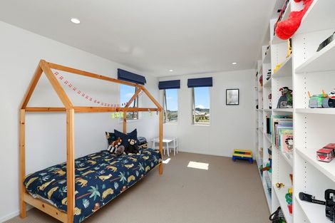 Photo of property in 17 Links Drive, Waiwhakaiho, New Plymouth, 4312