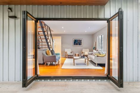 Photo of property in 193a Queen Street, Northcote Point, Auckland, 0627