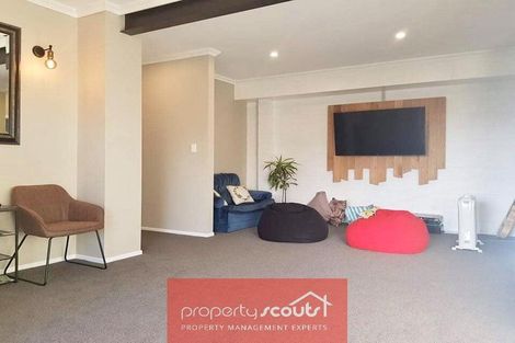 Photo of property in 10 Lindaver Grove, Merrilands, New Plymouth, 4312