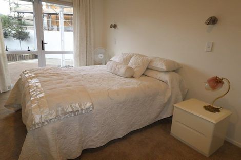 Photo of property in 212b Devonport Road, Tauranga, 3110