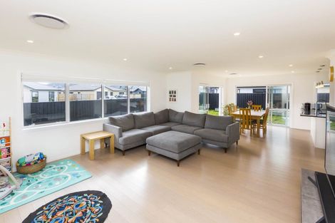 Photo of property in 15 Filmer Crescent, Wallaceville, Upper Hutt, 5018