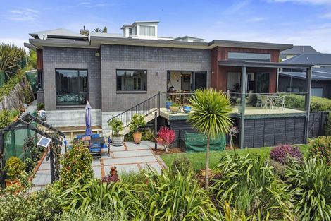 Photo of property in 9 Kapurau Lane, Merrilands, New Plymouth, 4312