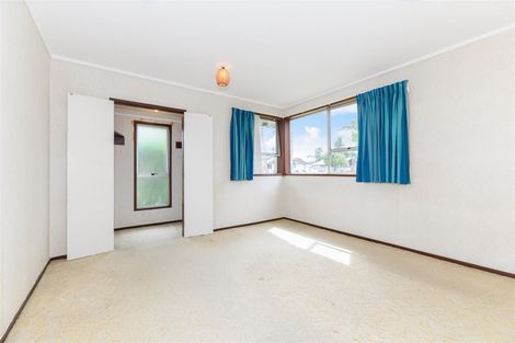 Photo of property in 2/558 Swanson Road, Ranui, Auckland, 0612