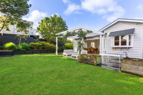 Photo of property in 202 Queen Street, Northcote Point, Auckland, 0627