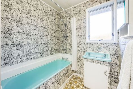 Photo of property in 3 Crampton Place, Manurewa, Auckland, 2102