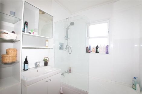 Photo of property in 21 Essex Street, Te Atatu South, Auckland, 0610