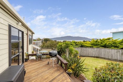Photo of property in 15 Pine Ridge Terrace, Waikanae Beach, Waikanae, 5036