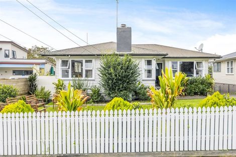 Photo of property in 4 Tindall Crescent, Otara, Auckland, 2023