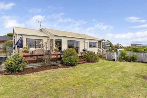 Photo of property in 15 Pine Ridge Terrace, Waikanae Beach, Waikanae, 5036