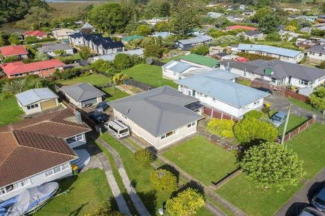 Photo of property in 18 Huruhuru Road, Massey, Auckland, 0614