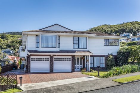 Photo of property in 87 Victory Crescent, Tawa, Wellington, 5028
