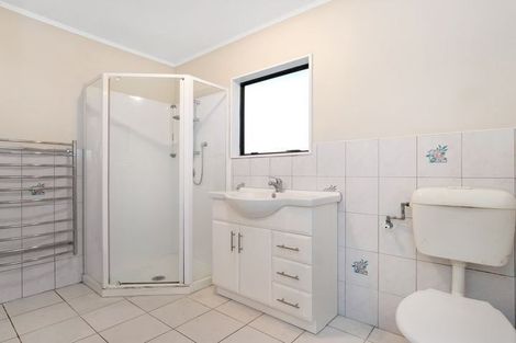 Photo of property in 2/9 Maplesden Drive, Clendon Park, Auckland, 2103