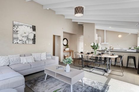 Photo of property in 4 Redditch Place, Papamoa Beach, Papamoa, 3118