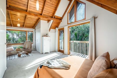 Photo of property in 108 Island Bay Road, Beach Haven, Auckland, 0626
