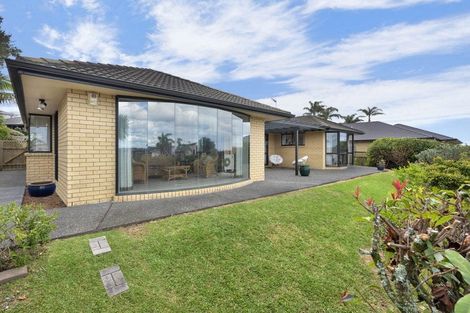 Photo of property in 115 Grovenor Drive, Orewa, 0931