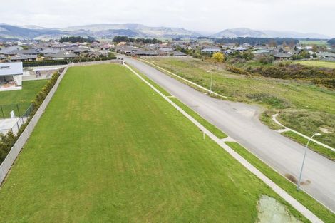 Photo of property in 124 Johnstone Drive, Fitzherbert, Palmerston North, 4410