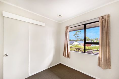 Photo of property in 1/23 Flaunty Place, West Harbour, Auckland, 0618