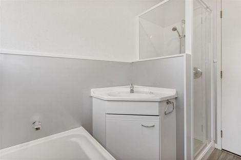 Photo of property in 1/8 Odette Road, Totara Vale, Auckland, 0629