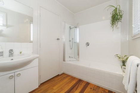 Photo of property in 38 Graham Avenue, Te Atatu Peninsula, Auckland, 0610