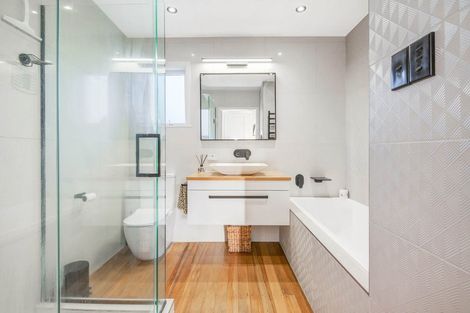 Photo of property in 1/29 Bruce Road, Glenfield, Auckland, 0629