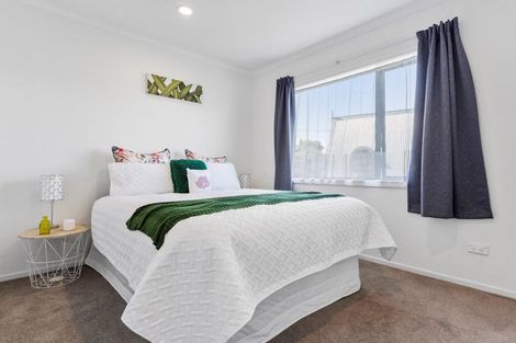 Photo of property in 9/2 Swan Hill Drive, Glen Eden, Auckland, 0602