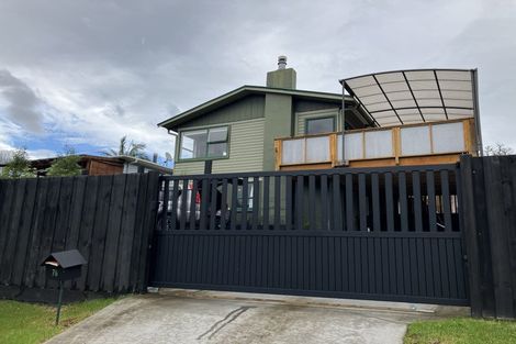 Photo of property in 76 Lauderdale Road, Birkdale, Auckland, 0626