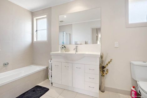 Photo of property in 50 Arran Road, Browns Bay, Auckland, 0630